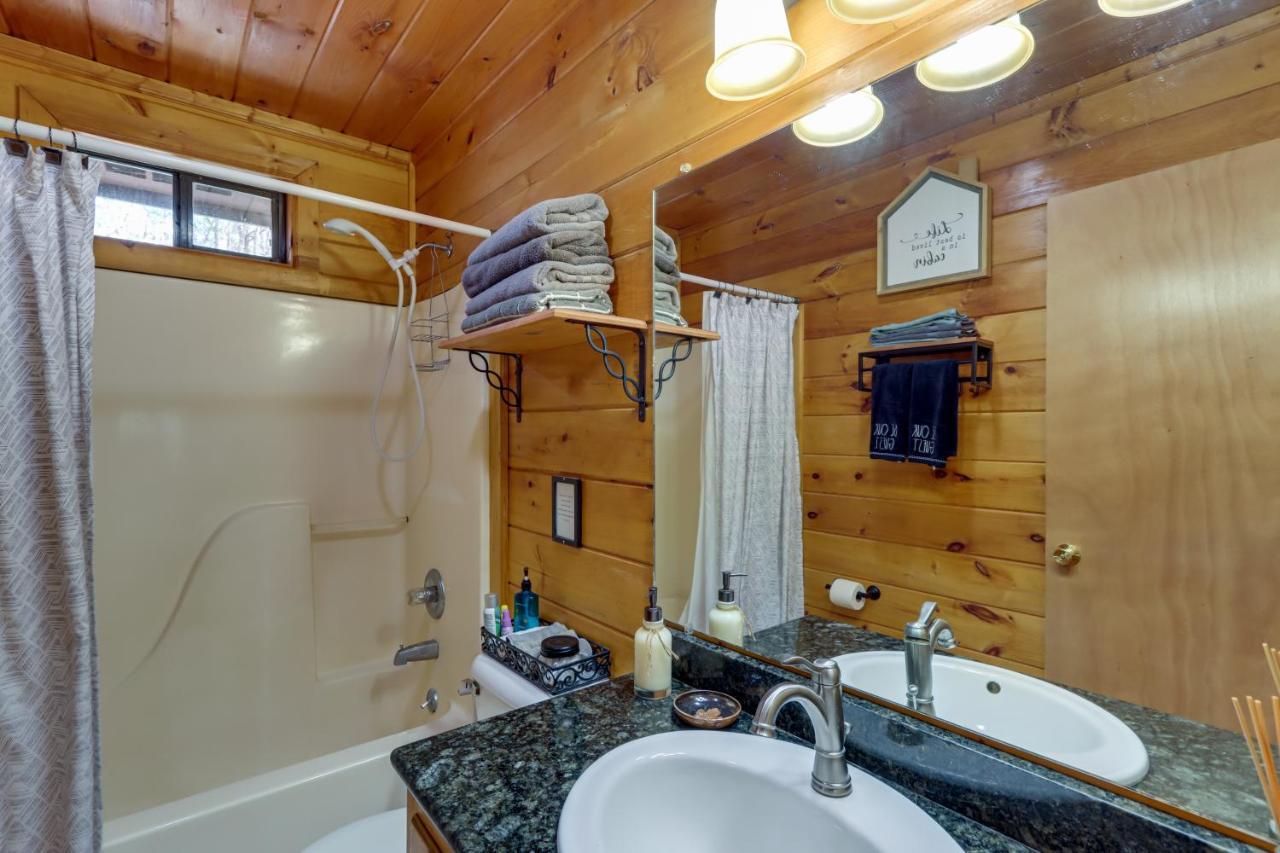 Blue Ridge Cozy Cabin In The Woods With Hot Tub! Екстериор снимка