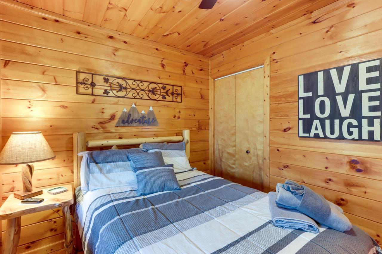 Blue Ridge Cozy Cabin In The Woods With Hot Tub! Екстериор снимка